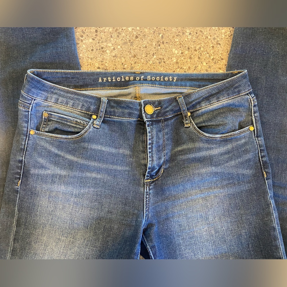 Like New Articles of Society Skinny Jeans. Size 29